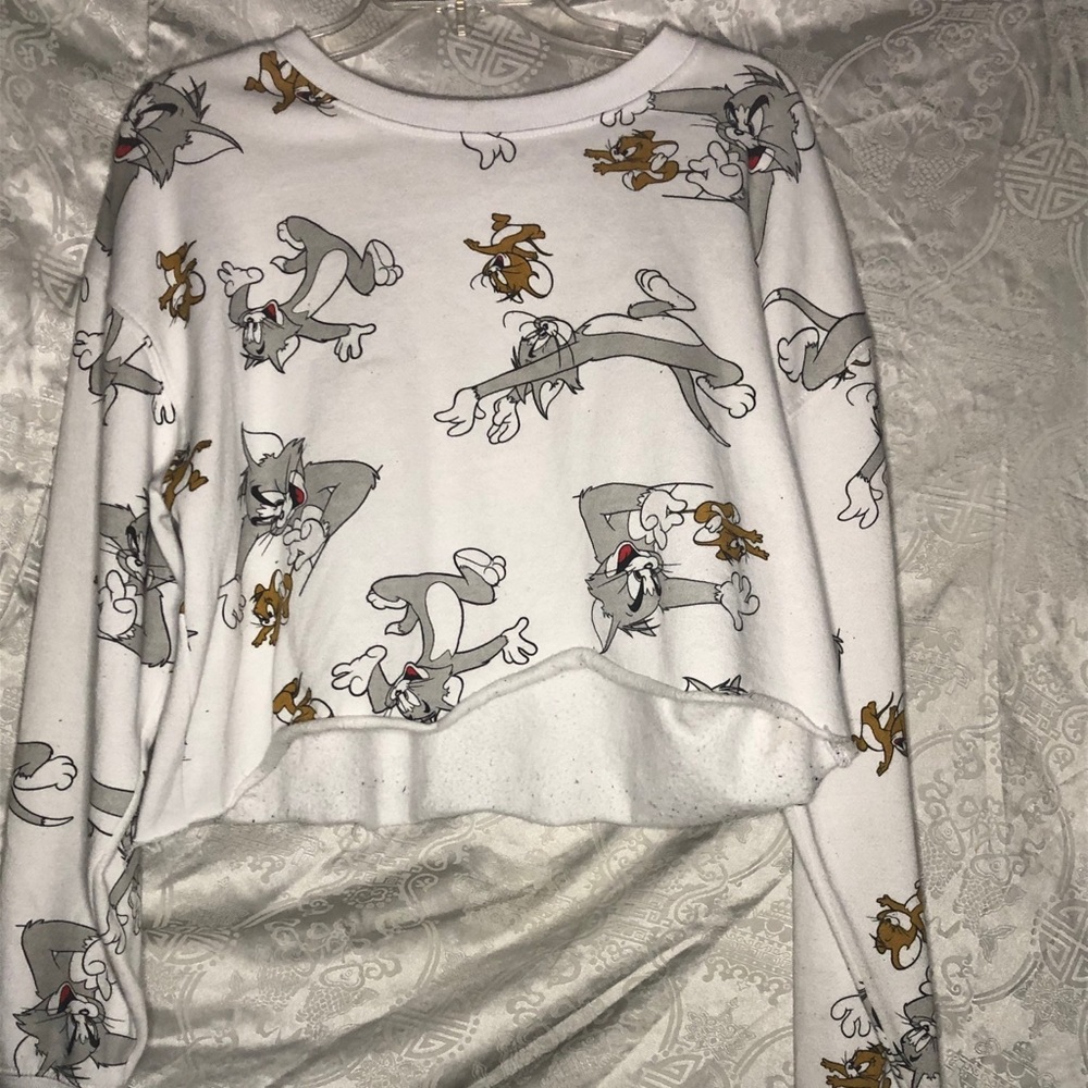 A mid- cropped sweatshirt